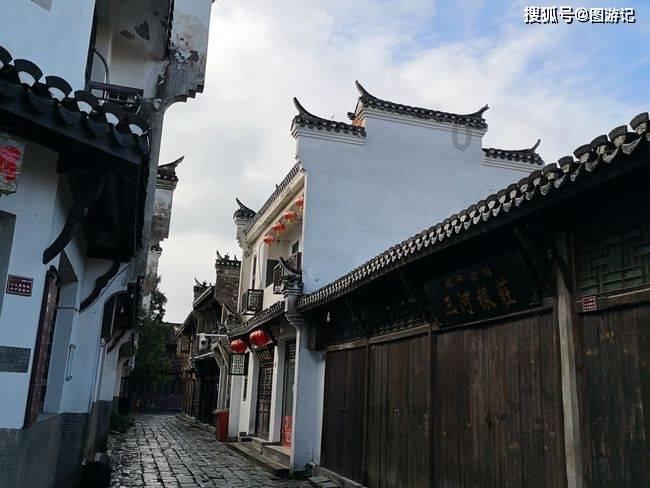 叠滘龙船漂移跃然纸上!南海艺术家创作出《桂城文旅长卷》图